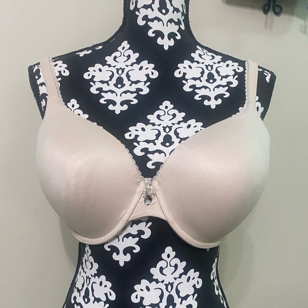 Victoria’s Secret body by Victoria lined perfect coverage 36DD